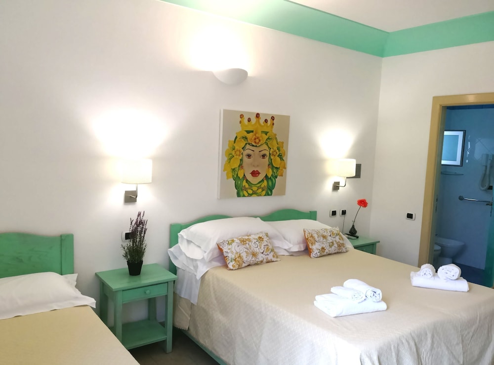 Quadruple Room, Multiple Beds (Vulcano view) photo 3