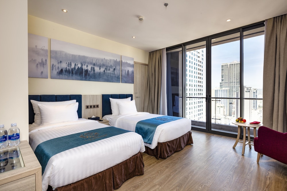 Deluxe Twin Room, Balcony, City View - Photo 4