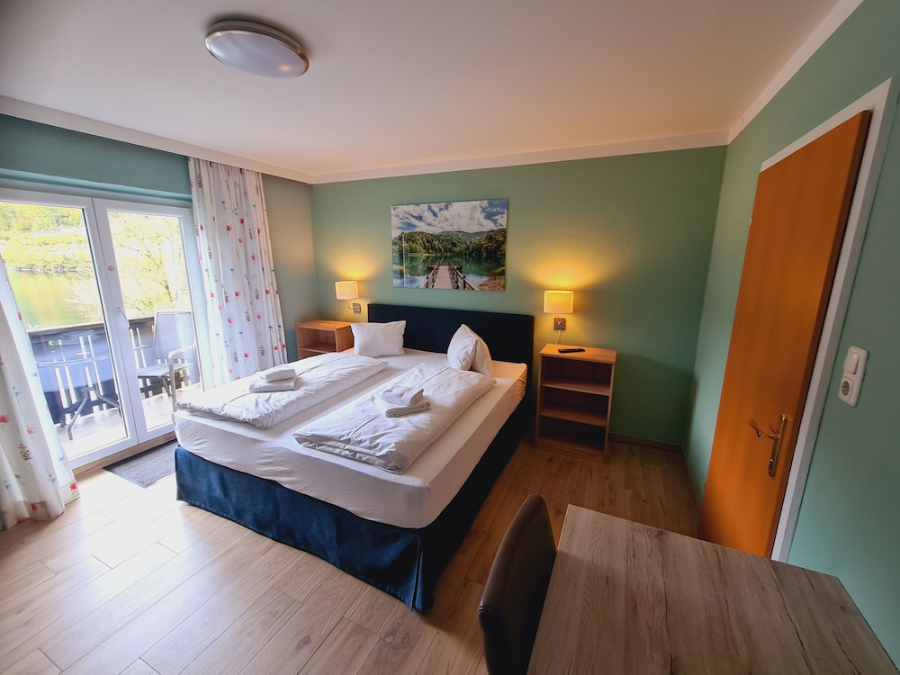 Double Room, Balcony, Lake View - Photo 1