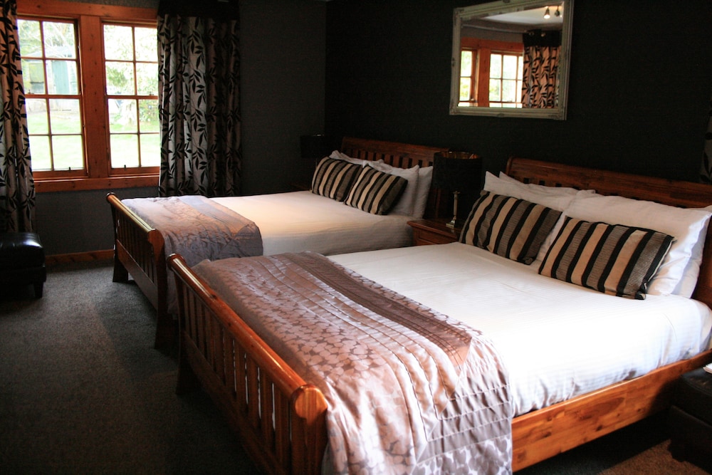 Family Room, Garden View photo 1