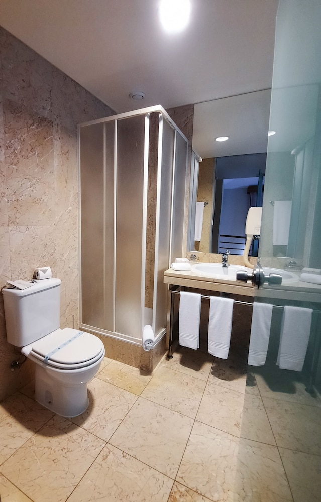 Deluxe Suite - Photo 5