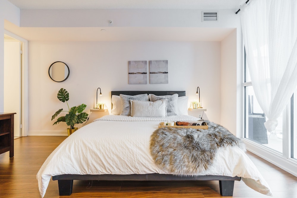 Deluxe Suite, 1 Queen Bed with Sofa bed, City View