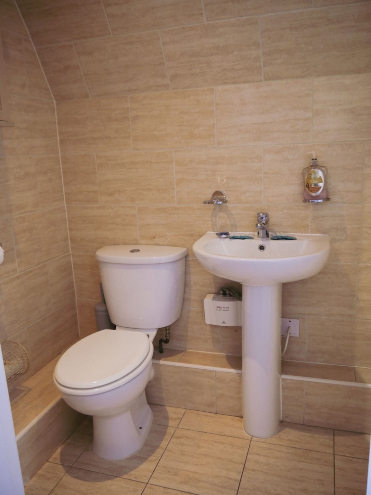 Suite, Ensuite - Photo 8