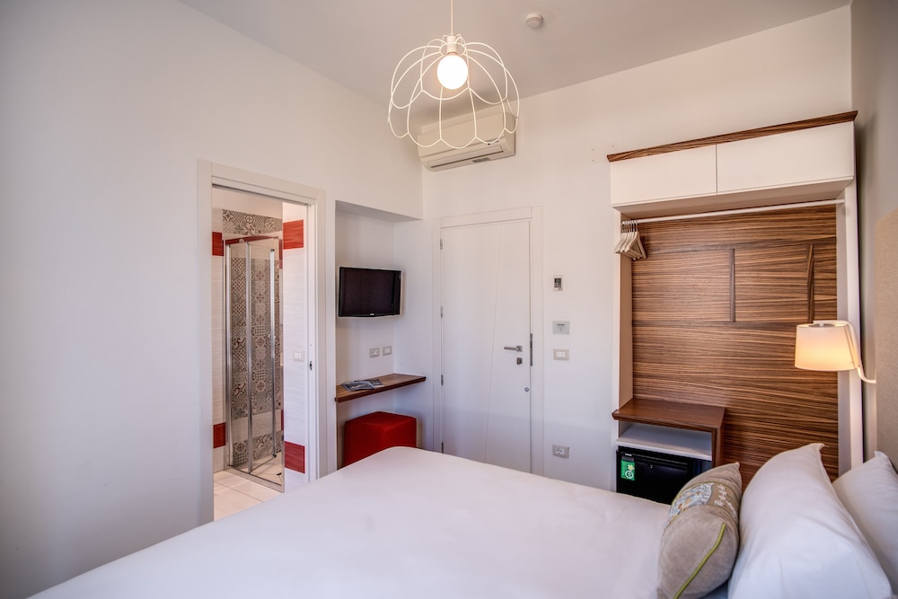 Classic Double or Twin Room, 1 Bedroom, Non Smoking photo 3