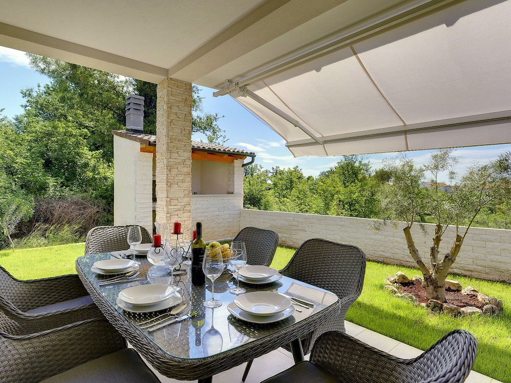 Villa photo 3