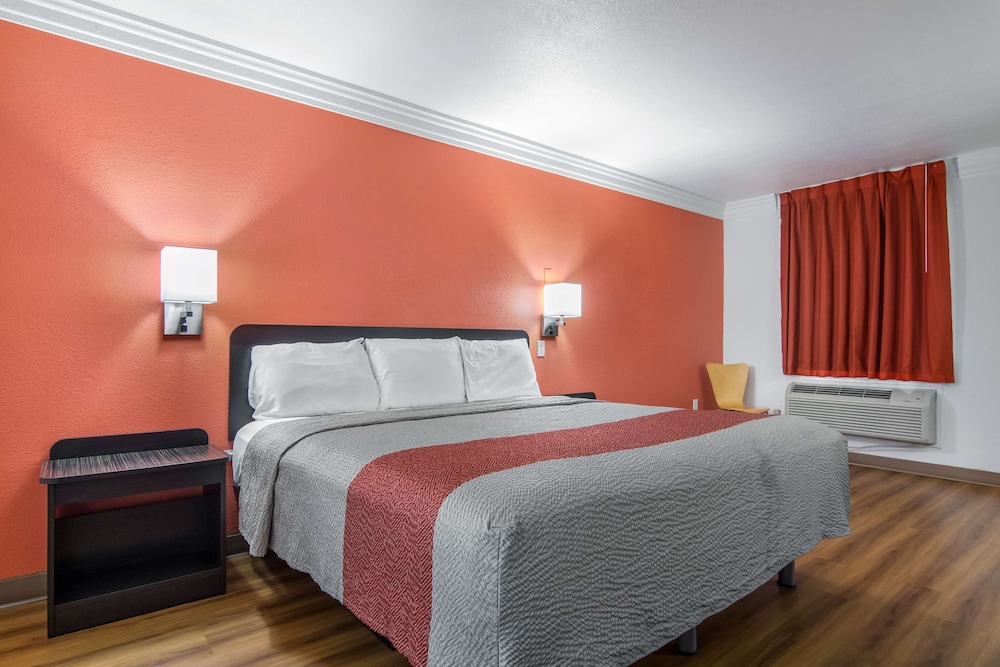 Deluxe Room, 1 King Bed, Accessible, Non Smoking photo 2