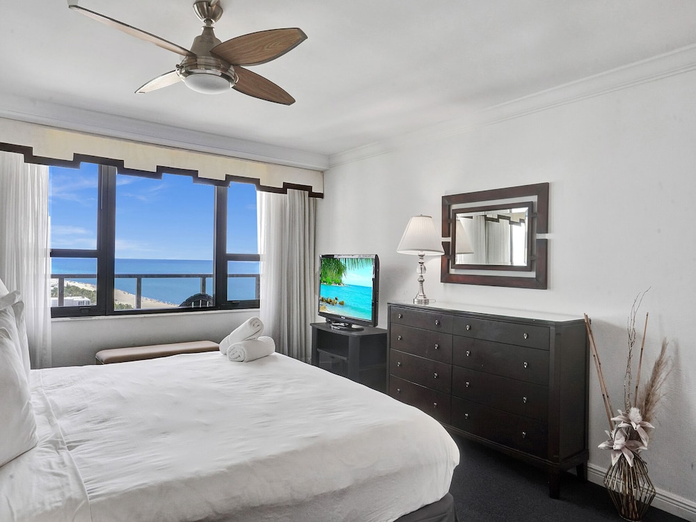 Huge Terrace Oceanfront 1502