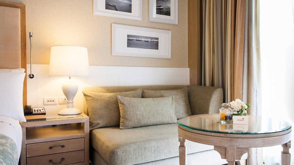 Deluxe Room, 1 King Bed photo 2