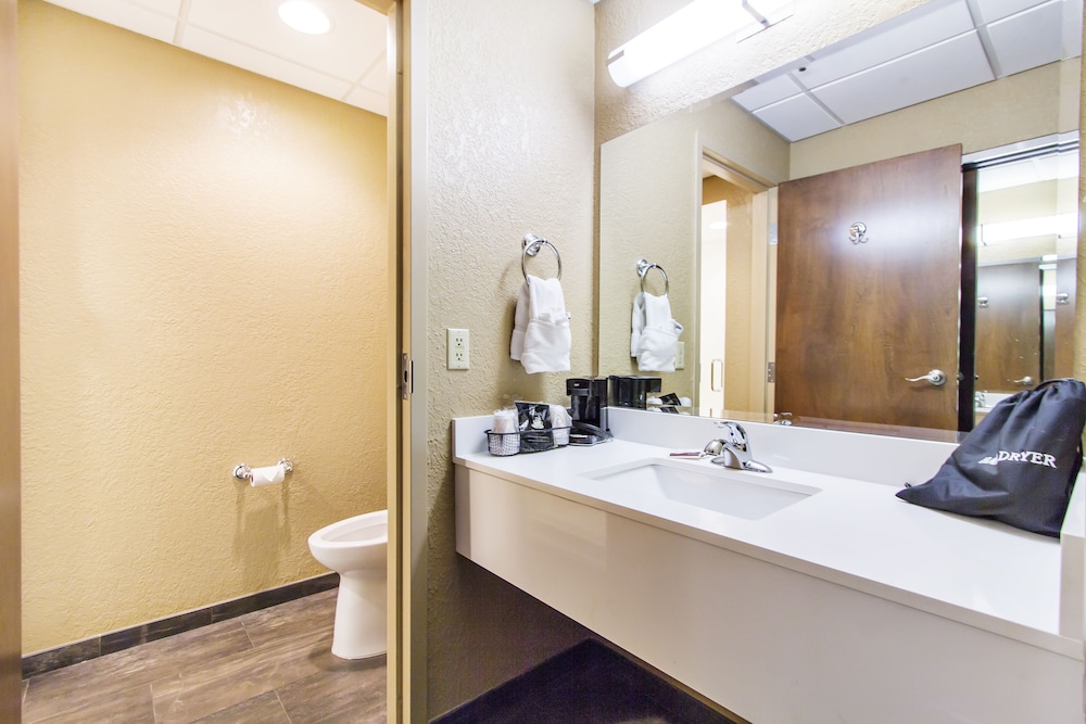 Double Room, 2 Queen Beds, Accessible - Photo 12