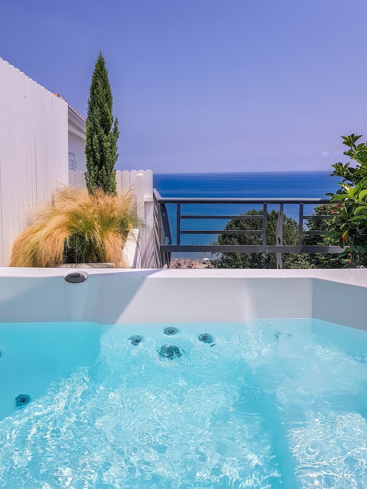 Suíte Exclusiva com Banheira de Hidromassagem Externa e Sauna - Vista para o Mar