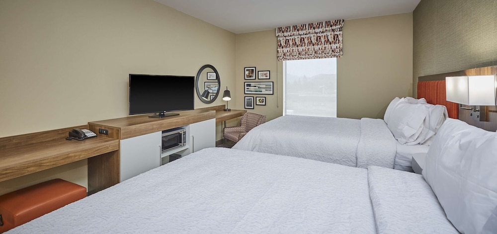 Room, 2 Queen Beds, Accessible (Mobility & Hearing, Roll-in Shower) photo 1