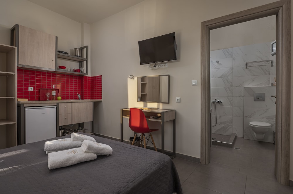 Deluxe Double Room - Photo 11