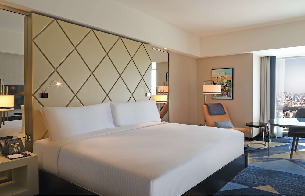 Deluxe Suite, 1 King Bed - Photo 4