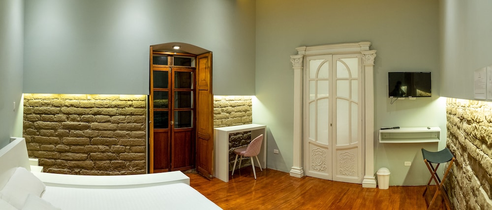 Deluxe Room, 1 Queen Bed, Balcony