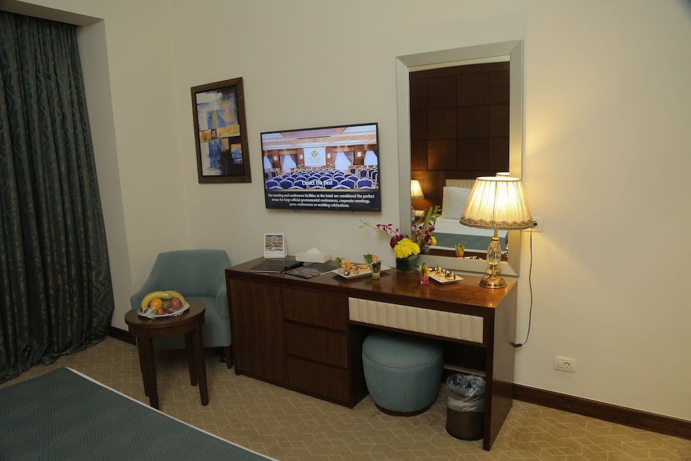 Standard Room, 1 Queen Bed, City View - Photo 21