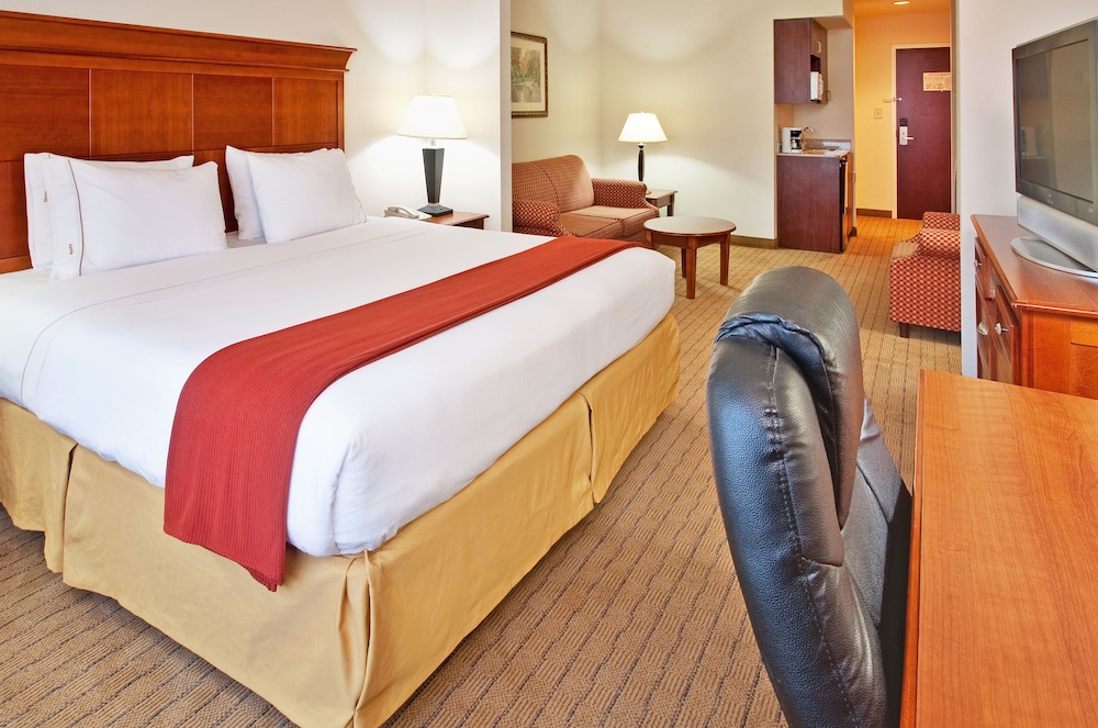 Room, 1 King Bed, Accessible (MOBILITY) - Photo 2
