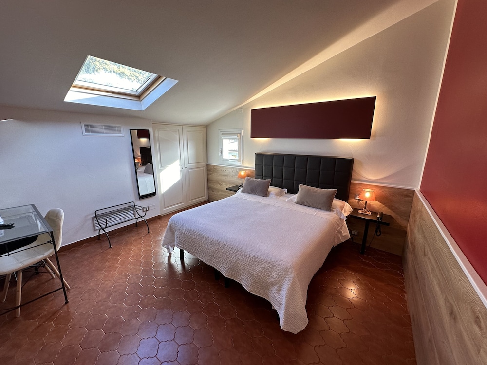 Standard Double Room - Photo 7