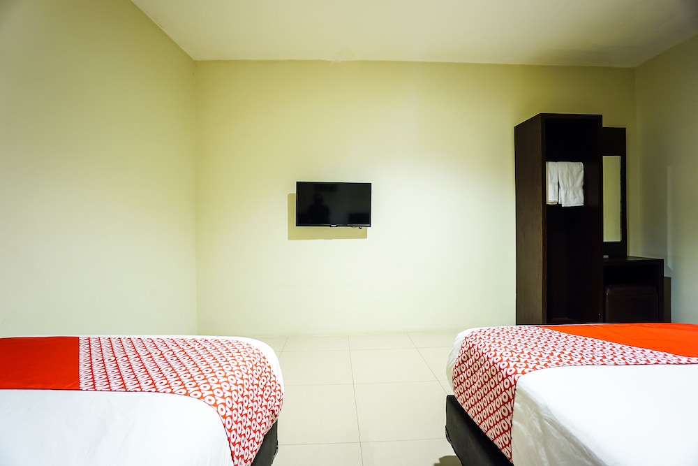 Standard Twin Room - Photo 3