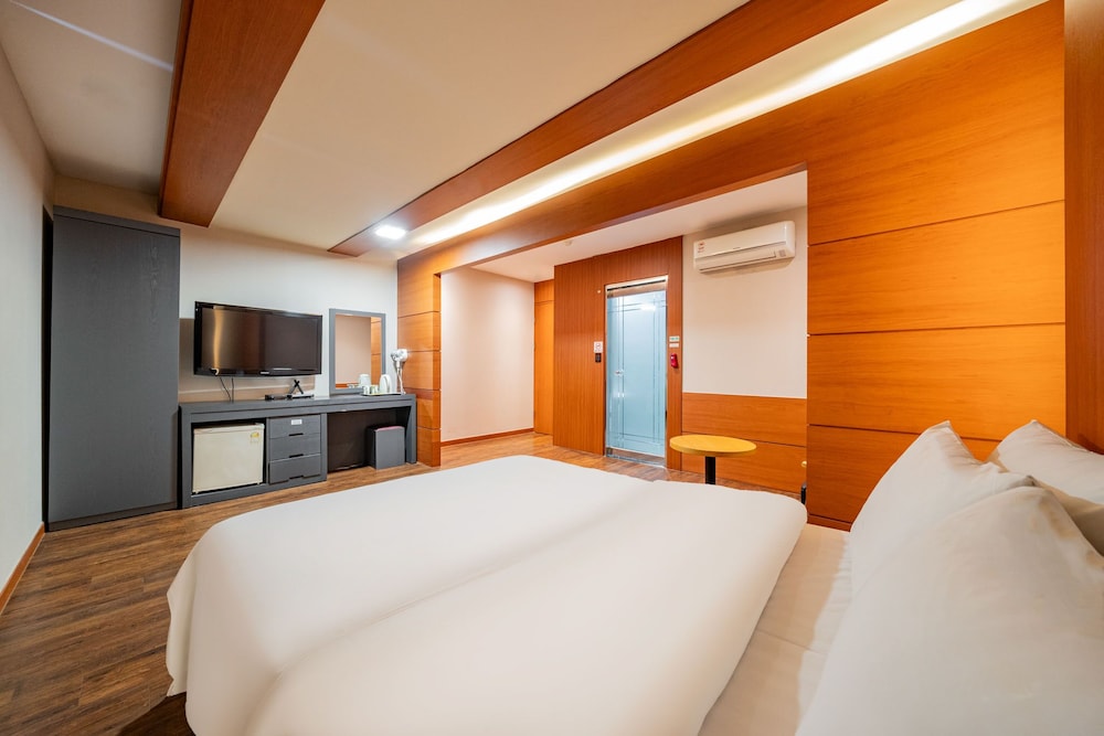 Business Double Room - Photo 2