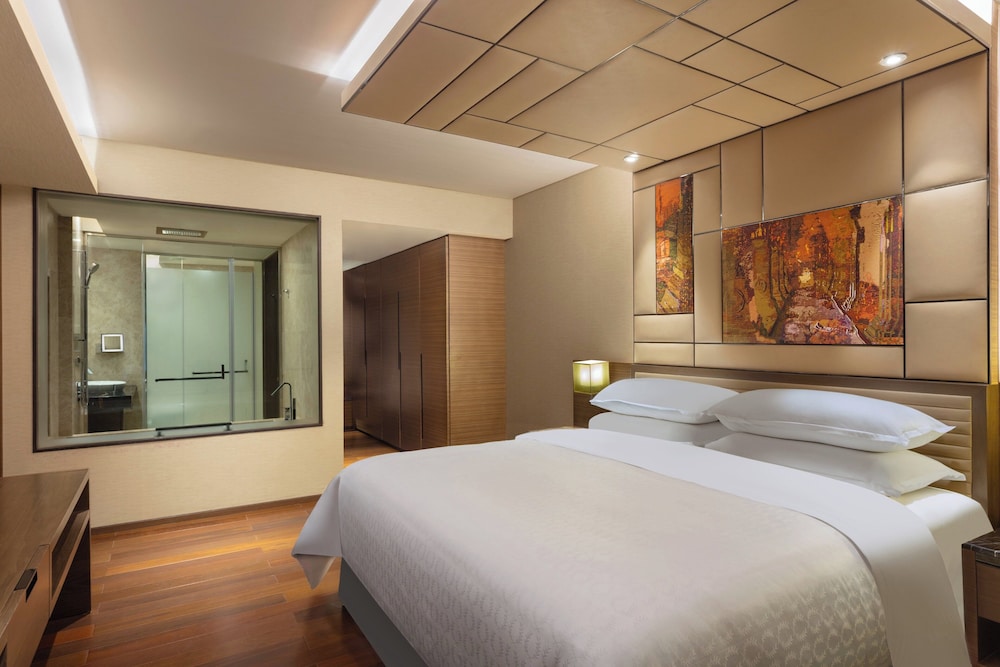 Junior Suite, 1 King Bed, Kitchenette