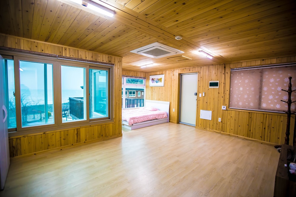 Sunset Room photo 1