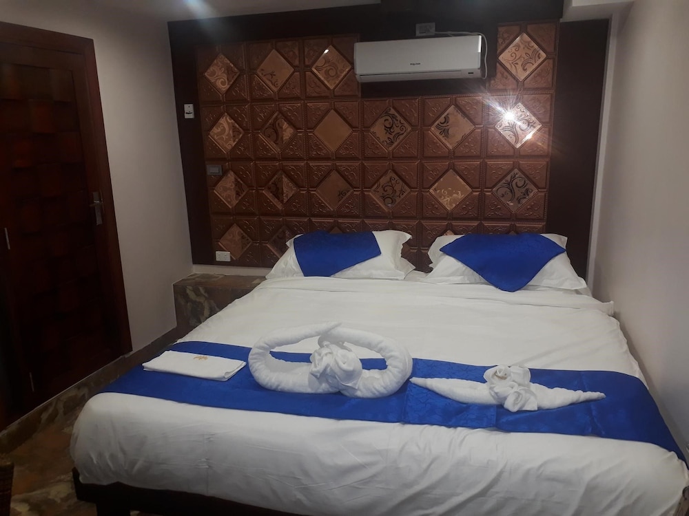 Classic Studio Suite, 1 Queen Bed, City View photo 1