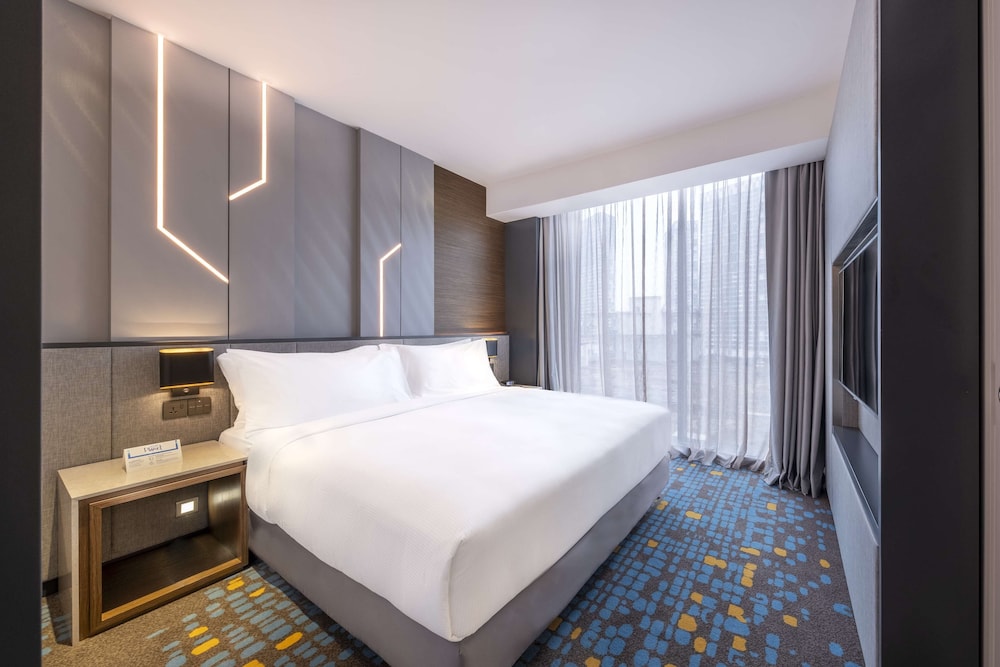 Premium Suite, 1 King Bed - Photo 3