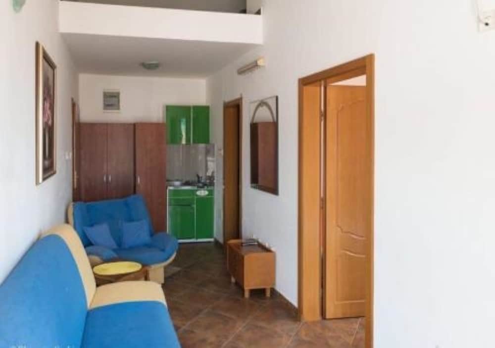 Family Apartment photo 2