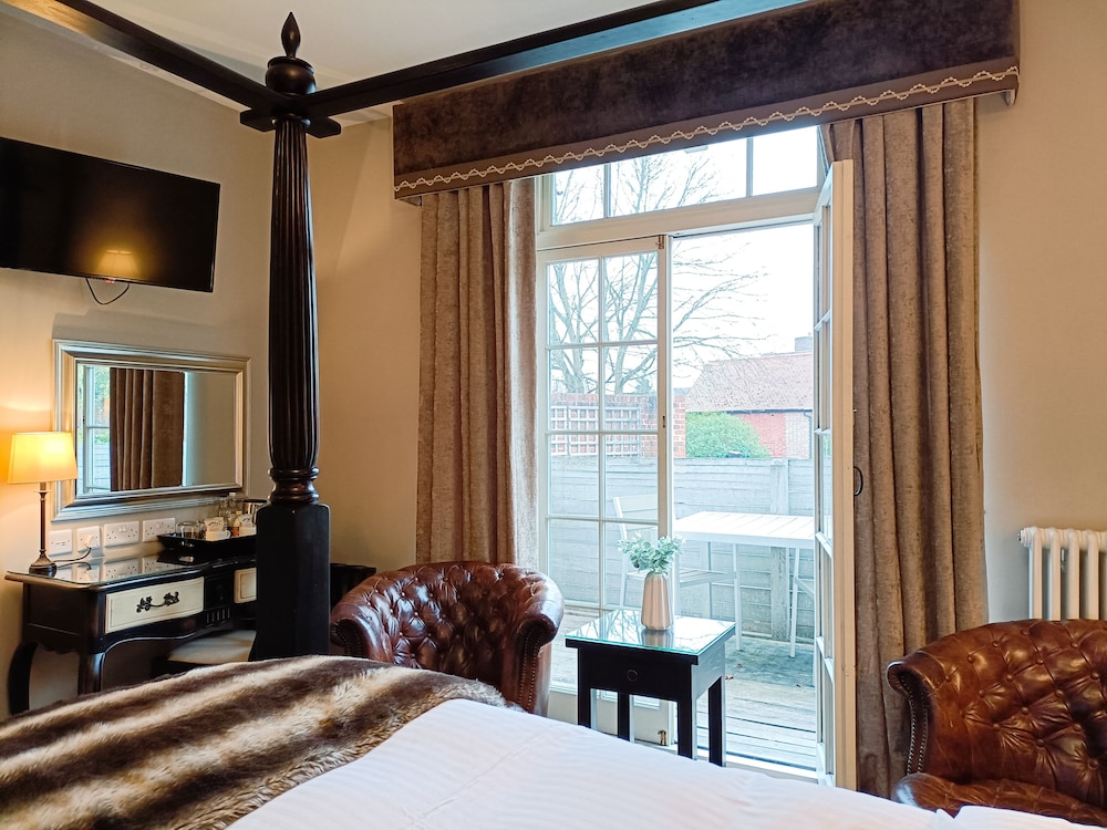 Room, 1 King Bed (Four Poster) photo 3