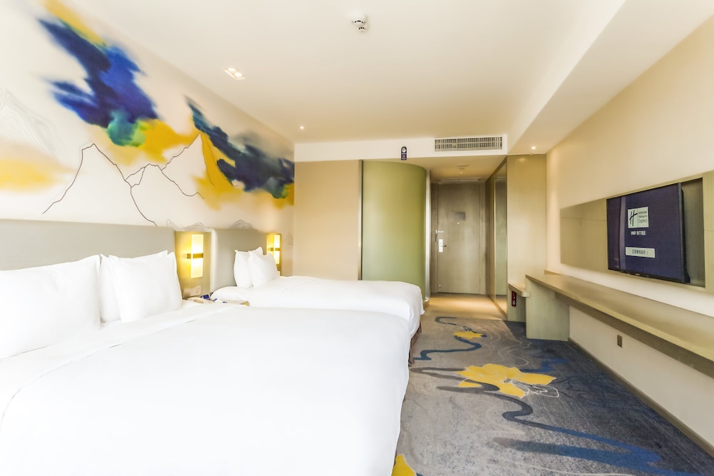 Standard Room, Multiple Beds (Extra Floor Space)