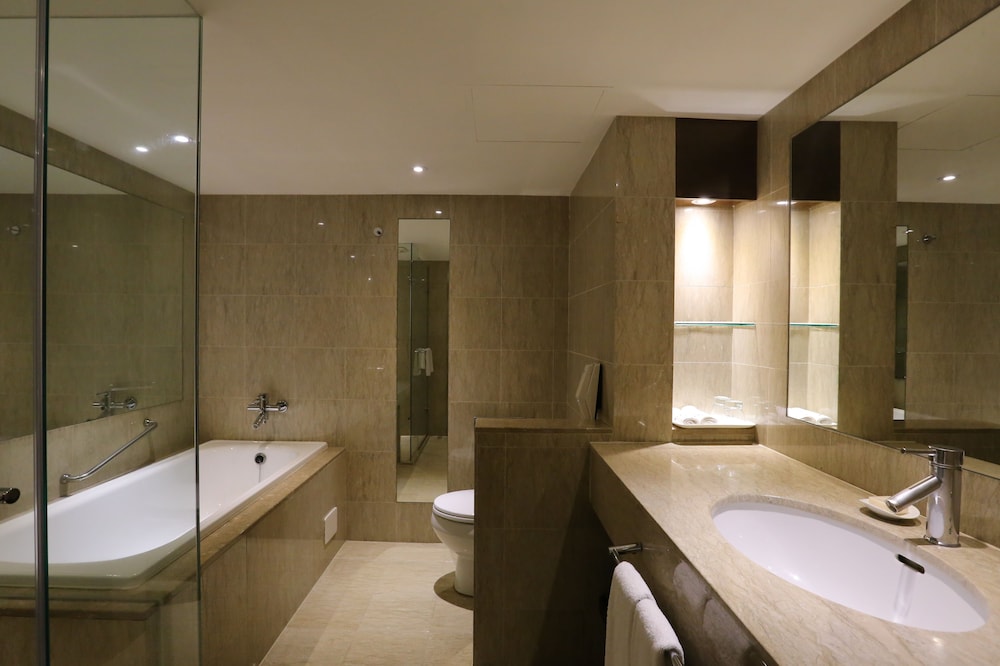 Fullerton Room photo 2