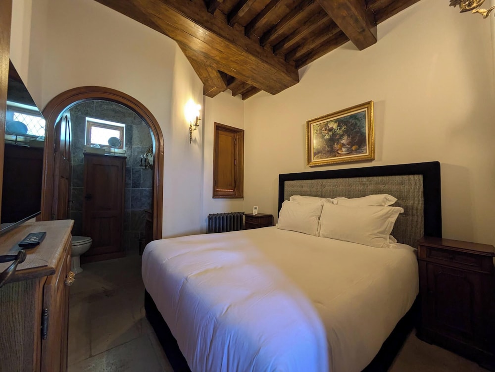 Traditional Chalet, Non Smoking, Canal View photo 1