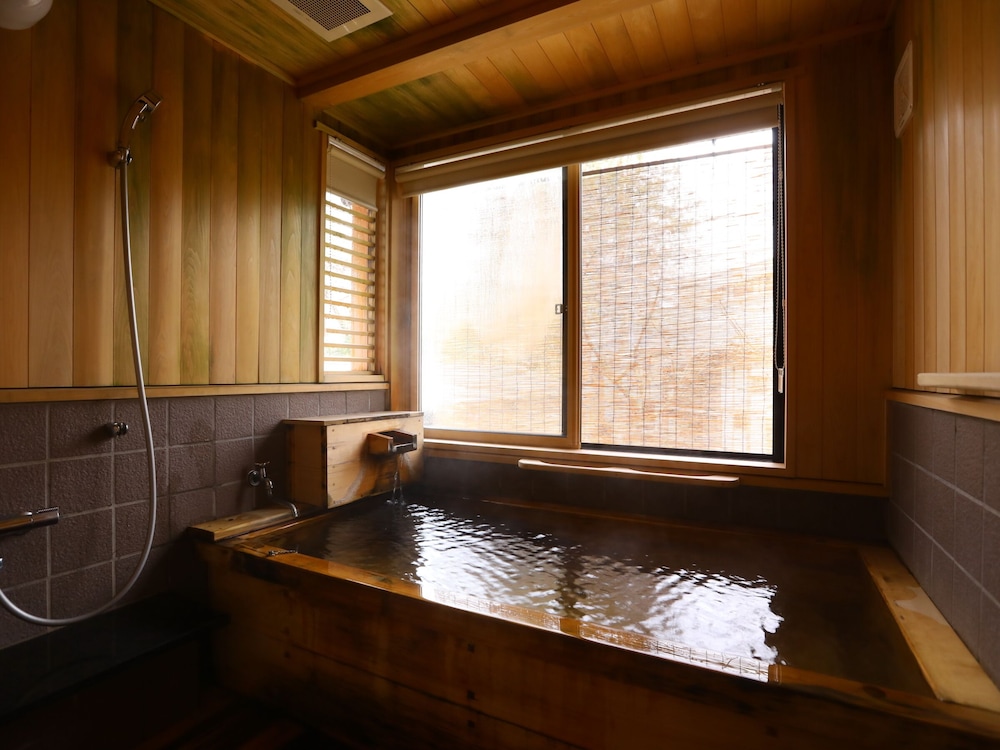 Premium Suite, Non Smoking, Private Bathroom photo 3