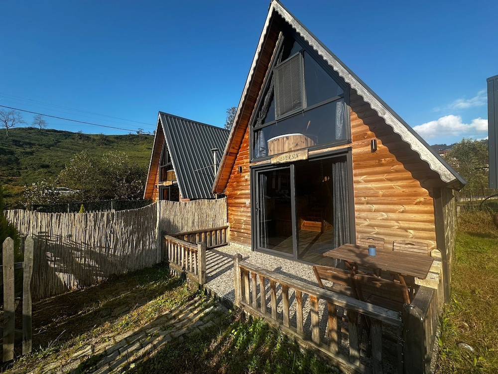 Basic Bungalow, Valley View photo 3