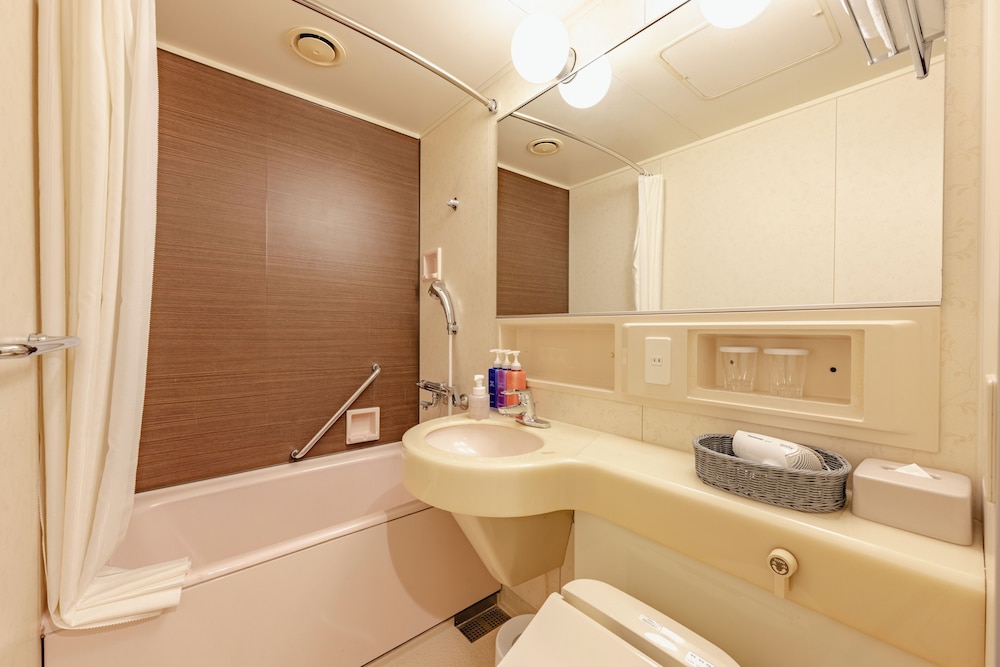Comfort Single Room, Smoking thumbnail 6