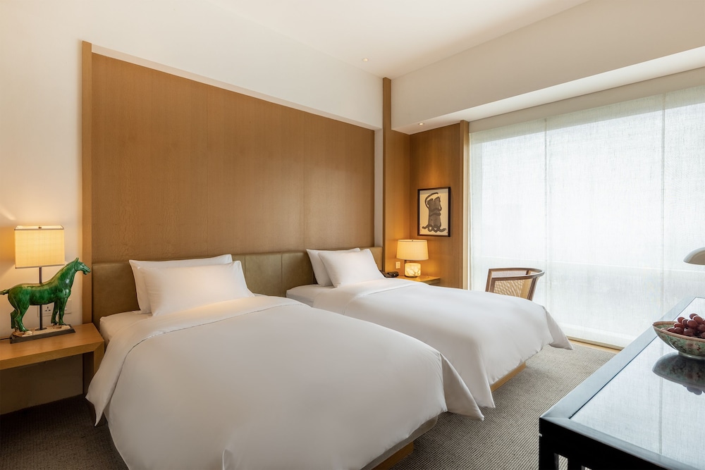 Classic Room, 2 Twin Beds (City View) photo 1