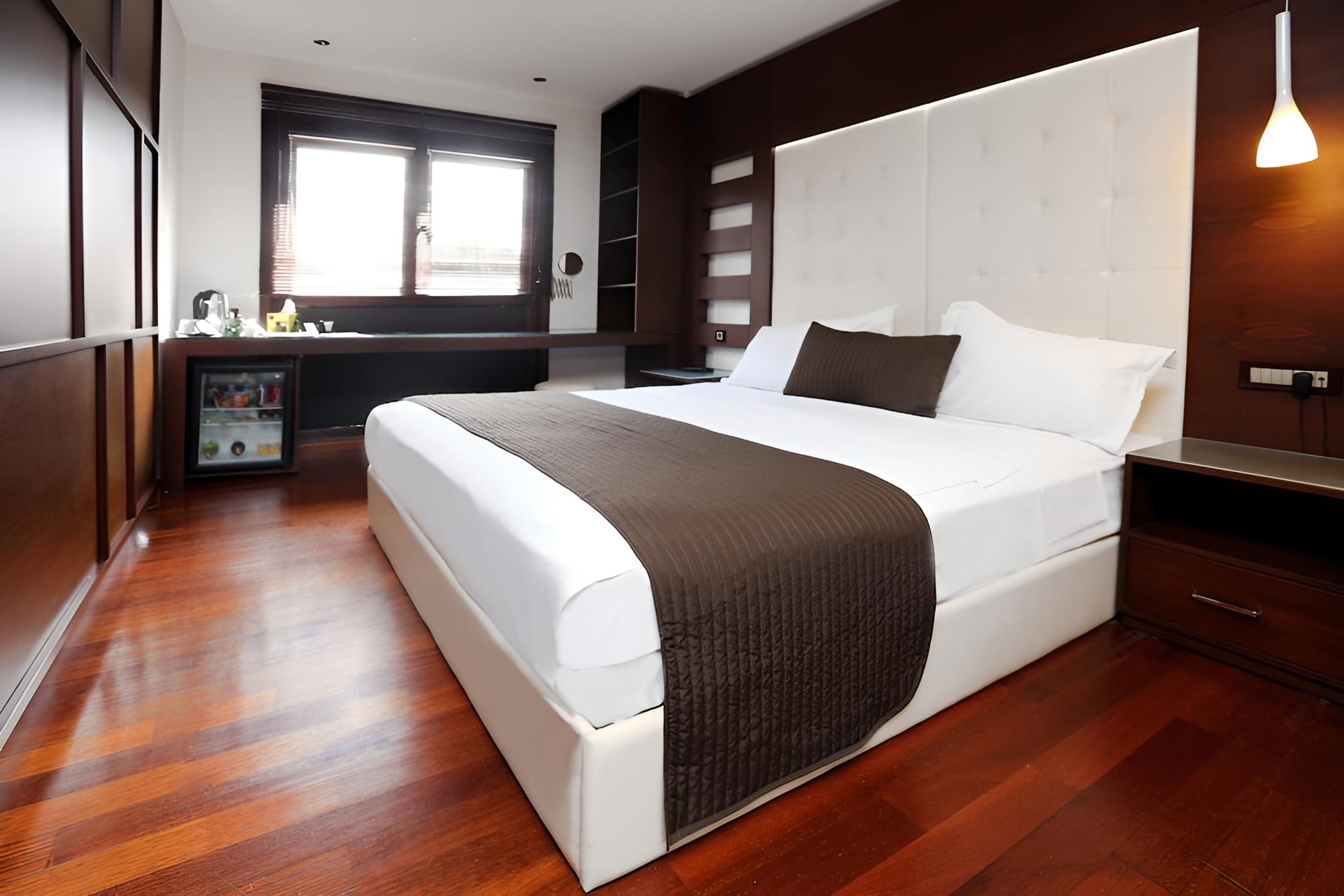Family Triple Room, 1 King Bed with Sofa bed photo 1