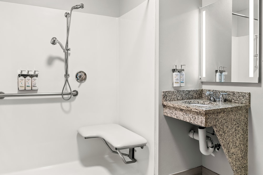 Standard Room, 2 Queen Beds (Walk-In Shower) - Photo 4