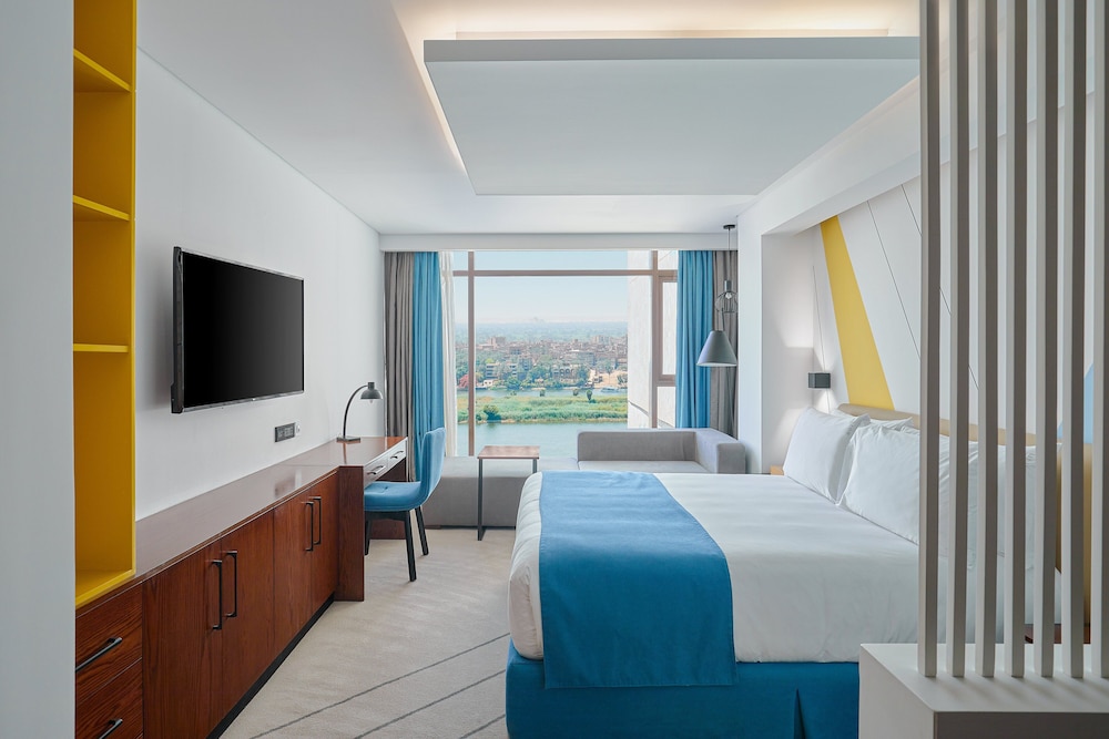 Suite, 1 Bedroom, Smoking (Nile View)