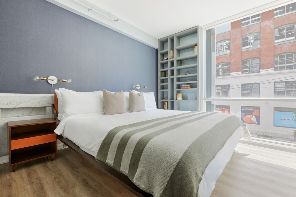 Deluxe Suite, 1 Queen Bed