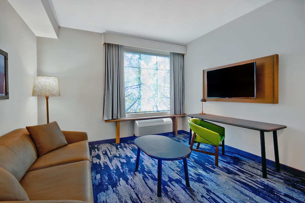 Suite, 1 King Bed with Sofa bed (Mobility Accessible, Tub)