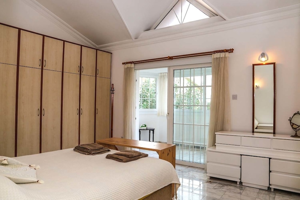 Villa photo 1