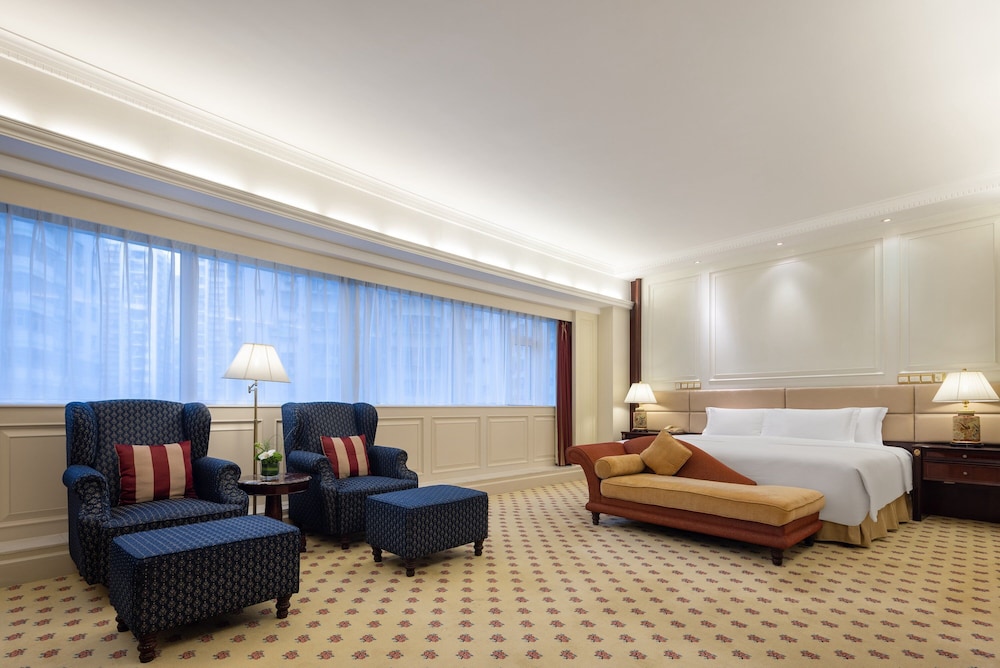 Junior Studio Suite, 1 King Bed (Living and Dining Areas) - Photo 1
