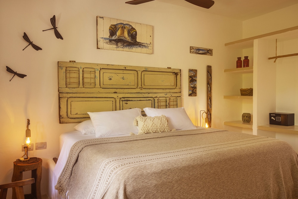 Deluxe Room - Photo 13