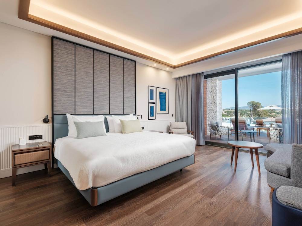 Deluxe Adult Swim-Up Room Sea Side (Adult Zone)
