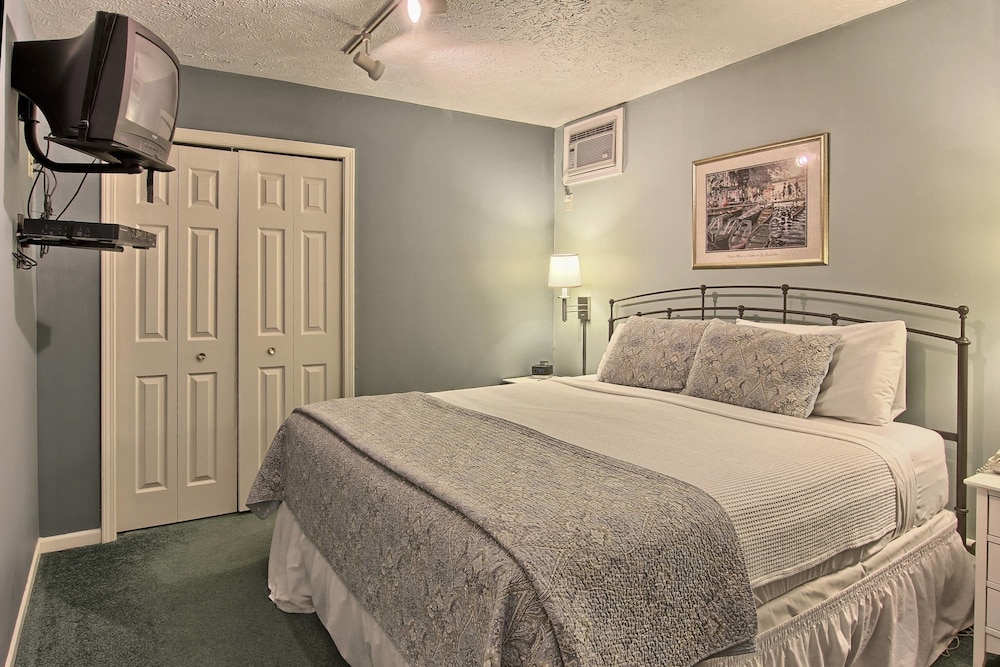 Signature Suite, 1 King Bed with Sofa bed
