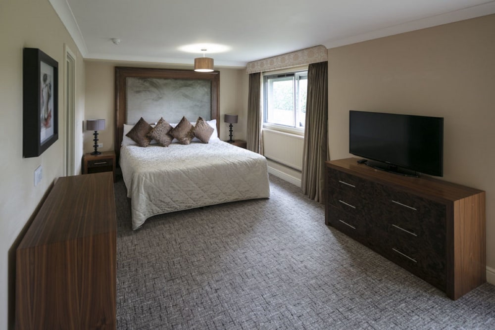 Suite, 1 King Bed - Photo 5