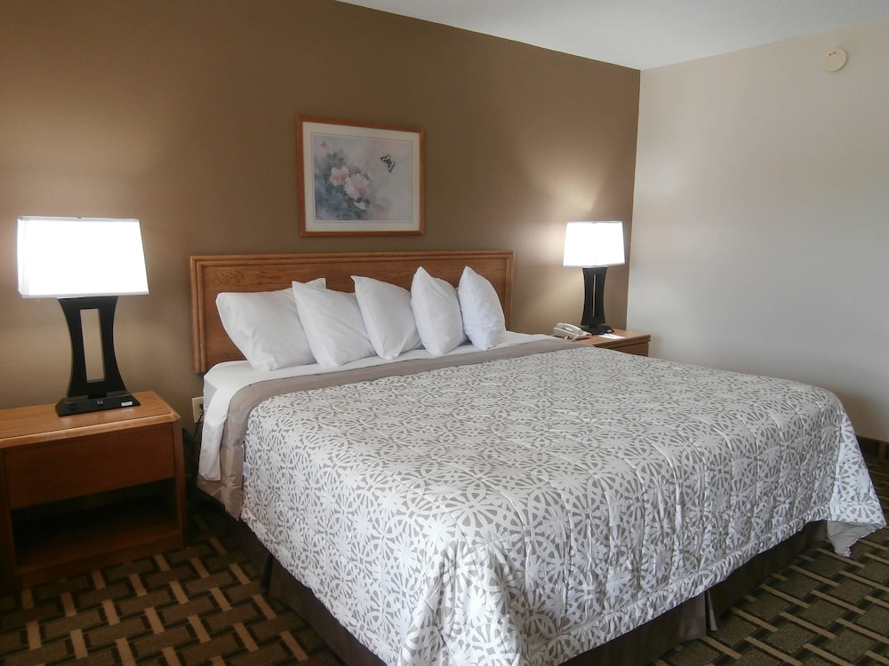 Deluxe Room, 1 King Bed, Non Smoking - Photo 2