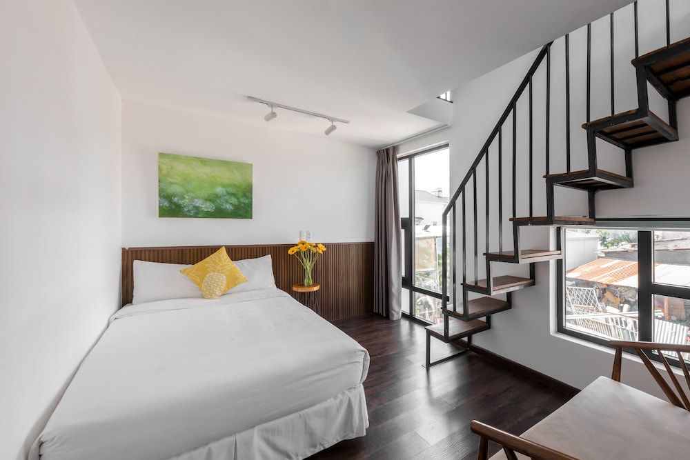 Deluxe Quadruple Room, 2 Queen Beds, Balcony, City View