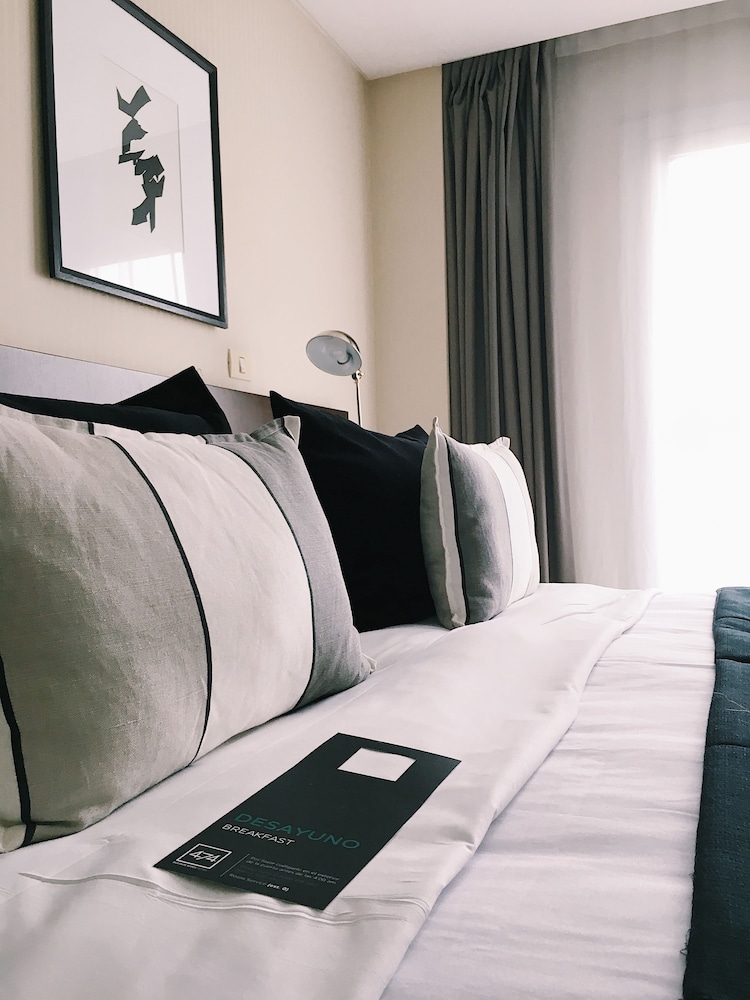 Standard Room, 1 Queen Bed, Non Smoking photo 1